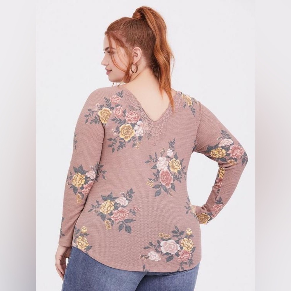 💙Torrid Lacy Floral Henley NWT - Picture 3 of 8